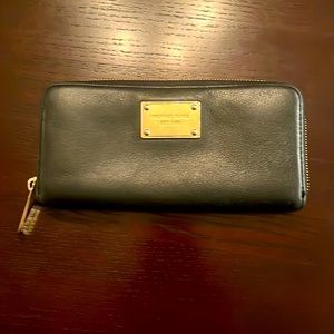 Michael Kors Large continental wallet. black